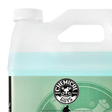Load image into Gallery viewer, Chemical Guys Sprayable Leather Cleaner And Conditioner In One 1 Gallon
